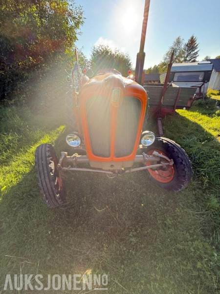Fiat 411r med bakmontert skjær og frontlaster - Máy cày: hình 2 Fiat 411r med bakmontert skjær og frontlaster - Máy cày: hình 2