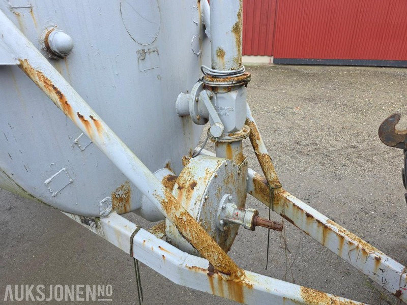 1995 Vannvogn 6000liter til traktor - Máy móc nông nghiệp: hình 5 1995 Vannvogn 6000liter til traktor - Máy móc nông nghiệp: hình 5