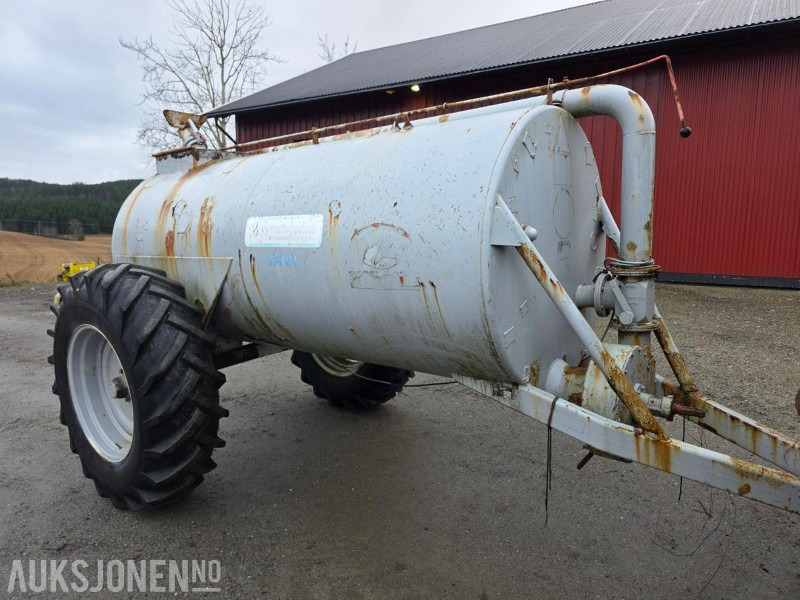 1995 Vannvogn 6000liter til traktor - Máy móc nông nghiệp: hình 4 1995 Vannvogn 6000liter til traktor - Máy móc nông nghiệp: hình 4