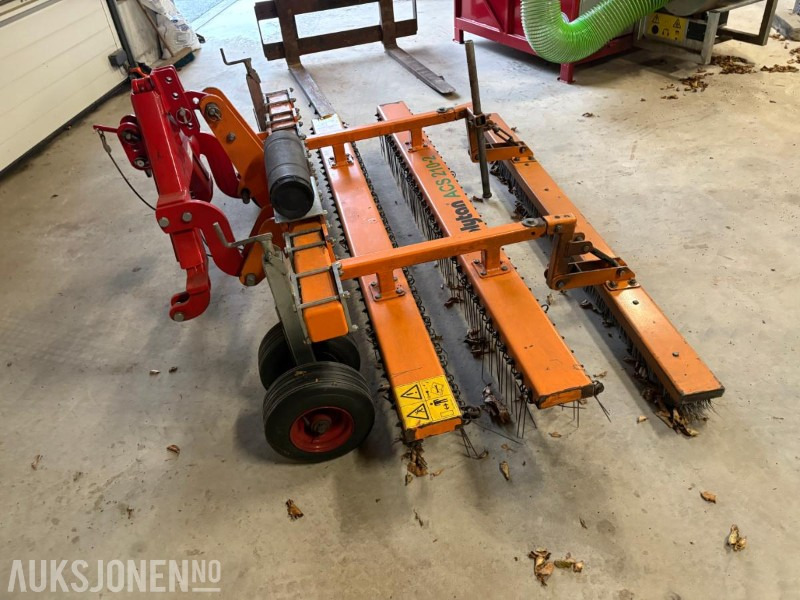 2013 Polytan ACS 210-2 kunstgresspleieaggregat,vedlikeholdsverktøy for kunstgressbaner - Máy móc nông nghiệp: hình 3 2013 Polytan ACS 210-2 kunstgresspleieaggregat,vedlikeholdsverktøy for kunstgressbaner - Máy móc nông nghiệp: hình 3