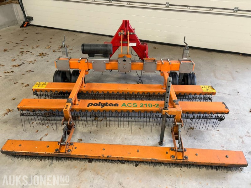 2013 Polytan ACS 210-2 kunstgresspleieaggregat,vedlikeholdsverktøy for kunstgressbaner - Máy móc nông nghiệp: hình 1 2013 Polytan ACS 210-2 kunstgresspleieaggregat,vedlikeholdsverktøy for kunstgressbaner - Máy móc nông nghiệp: hình 1