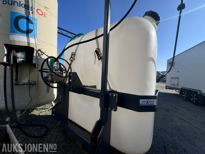 2022 Vama spyleutstyr for montering på traktor EHK 1500 Liter - Trepunktsfeste - Máy móc nông nghiệp: hình 2 2022 Vama spyleutstyr for montering på traktor EHK 1500 Liter - Trepunktsfeste - Máy móc nông nghiệp: hình 2