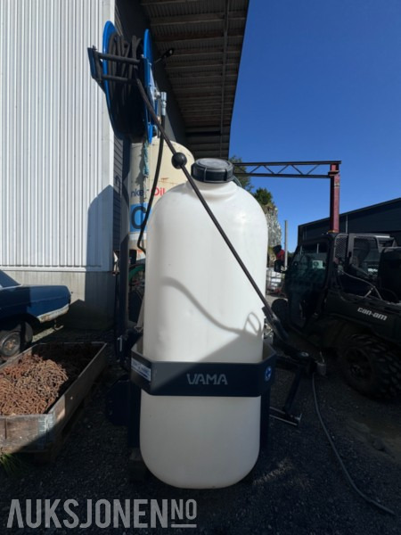 2022 Vama spyleutstyr for montering på traktor EHK 1500 Liter - Trepunktsfeste - Máy móc nông nghiệp: hình 3 2022 Vama spyleutstyr for montering på traktor EHK 1500 Liter - Trepunktsfeste - Máy móc nông nghiệp: hình 3