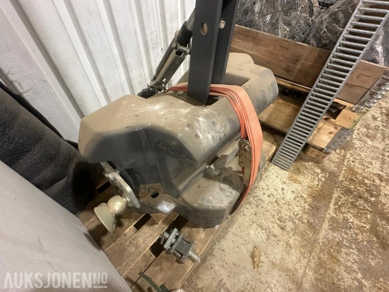 Agco 1200kg lodd til 3-punkt traktor - Máy móc nông nghiệp: hình 3 Agco 1200kg lodd til 3-punkt traktor - Máy móc nông nghiệp: hình 3