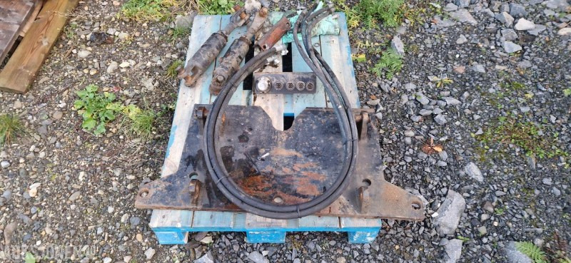 Brøyteplate fra Deutz med fester og slanger - Máy móc nông nghiệp: hình 2 Brøyteplate fra Deutz med fester og slanger - Máy móc nông nghiệp: hình 2