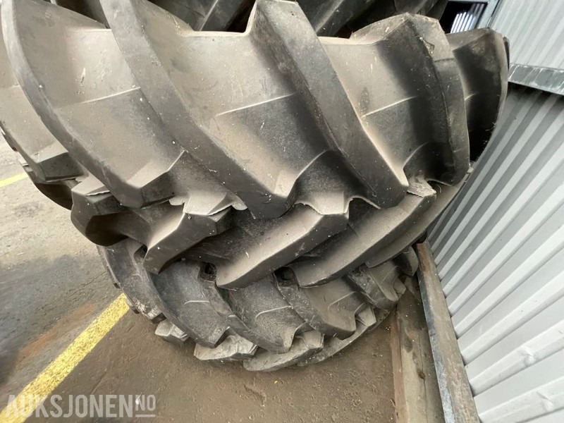 Komplett sett traktordekk - Trelleborg TM 800 650/65.38 og 540/65.28 - UBRUKT! - Máy móc nông nghiệp: hình 4 Komplett sett traktordekk - Trelleborg TM 800 650/65.38 og 540/65.28 - UBRUKT! - Máy móc nông nghiệp: hình 4