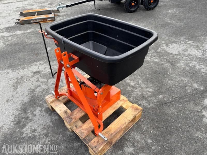 Sandspreder til traktor. 3punktfeste. Prototype - Máy móc nông nghiệp: hình 1 Sandspreder til traktor. 3punktfeste. Prototype - Máy móc nông nghiệp: hình 1