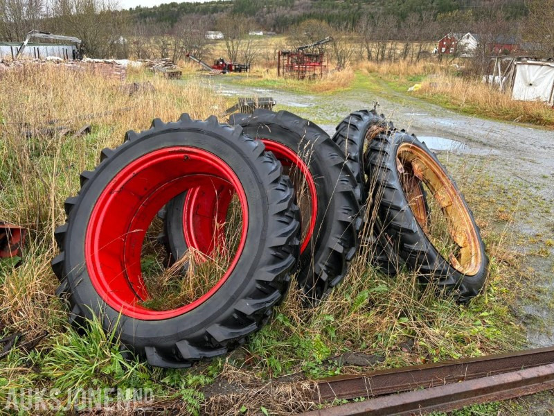 TVILLING HJUL OG SPRØYTEHJUL TIL TRAKTOR - Máy móc nông nghiệp: hình 1 TVILLING HJUL OG SPRØYTEHJUL TIL TRAKTOR - Máy móc nông nghiệp: hình 1
