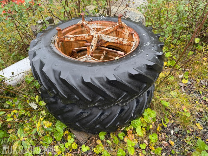 Traktordekk med tvillingfester – Goodyear 16.9/14-34 72 timers auksjon! - Máy móc nông nghiệp: hình 1 Traktordekk med tvillingfester – Goodyear 16.9/14-34 72 timers auksjon! - Máy móc nông nghiệp: hình 1