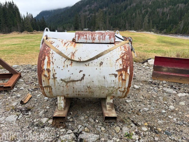 Sb dieseltank - Trang thiết bị xây dựng: hình 2 Sb dieseltank - Trang thiết bị xây dựng: hình 2