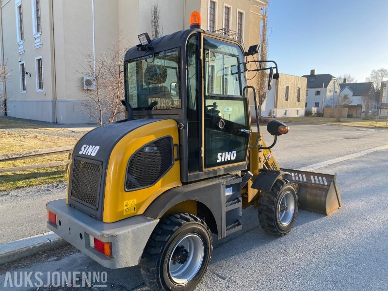 Sino 908 Hjullaster med skuffe og pallegaffler - Máy xúc lật bánh lốp: hình 4 Sino 908 Hjullaster med skuffe og pallegaffler - Máy xúc lật bánh lốp: hình 4