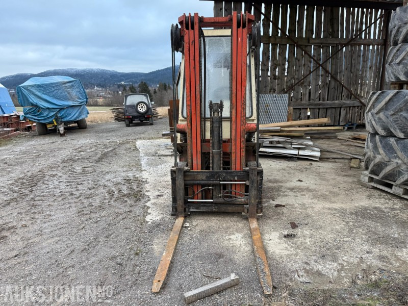 1989 Nissan Gaffeltruck på gass, PH01A14U, 1350kg, 4,75m. Rep.objekt - Thiết bị xử lý vật liệu: hình 2 1989 Nissan Gaffeltruck på gass, PH01A14U, 1350kg, 4,75m. Rep.objekt - Thiết bị xử lý vật liệu: hình 2