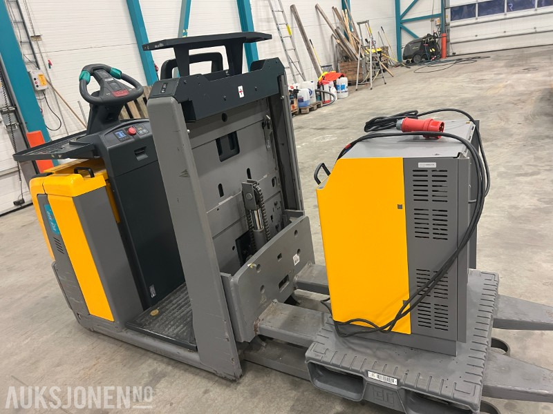 2017 Jungheinrich ECE 310 HP - Thiết bị xử lý vật liệu: hình 3 2017 Jungheinrich ECE 310 HP - Thiết bị xử lý vật liệu: hình 3