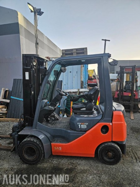 Thiết bị xử lý vật liệu 2018 Toyota Tonero 02-8FDF15 truck med rotator trippelmast og tvillinghjul: hình 1