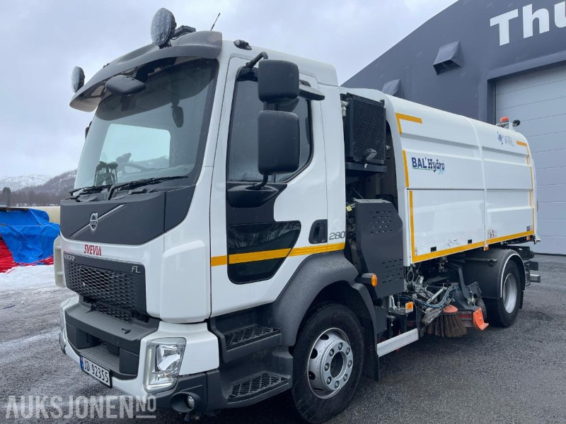 2023 Volvo FL 280 hk * BAL`Hydro Feiebil/Sweeper * Klar for sesongen * 2500 Km * Leveres med ny Eu kontroll * - Tiện ích/ Xe đặc dụng: hình 1 2023 Volvo FL 280 hk * BAL`Hydro Feiebil/Sweeper * Klar for sesongen * 2500 Km * Leveres med ny Eu kontroll * - Tiện ích/ Xe đặc dụng: hình 1