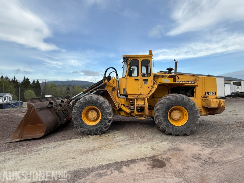 Volvo L120 Hjullaster - 4x4 - Gjerstad 2900L skuff - Nylig byttet dekk - Vekt montert - Máy xúc lật bánh lốp: hình 3 Volvo L120 Hjullaster - 4x4 - Gjerstad 2900L skuff - Nylig byttet dekk - Vekt montert - Máy xúc lật bánh lốp: hình 3
