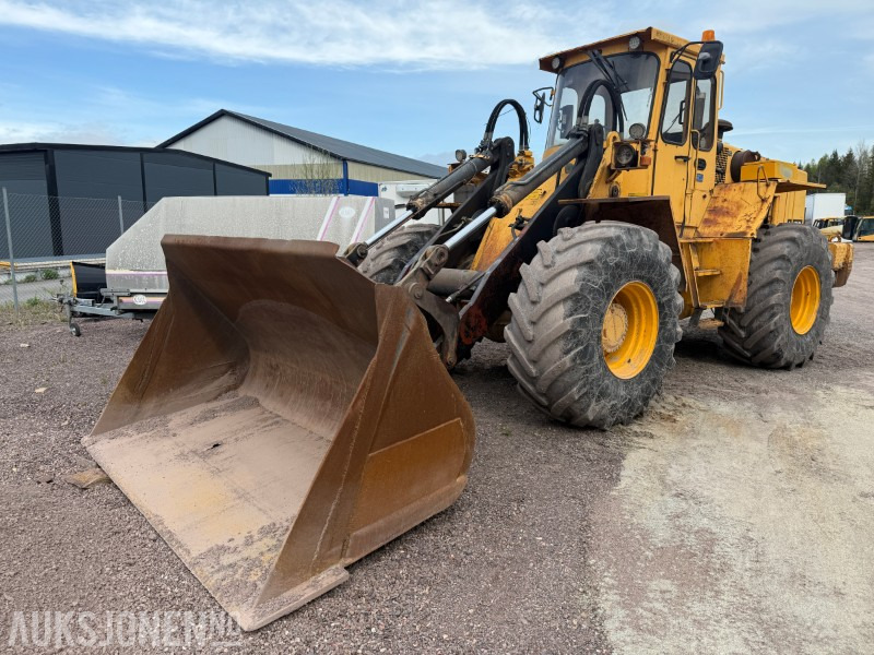 Volvo L120 Hjullaster - 4x4 - Gjerstad 2900L skuff - Nylig byttet dekk - Vekt montert - Máy xúc lật bánh lốp: hình 2 Volvo L120 Hjullaster - 4x4 - Gjerstad 2900L skuff - Nylig byttet dekk - Vekt montert - Máy xúc lật bánh lốp: hình 2