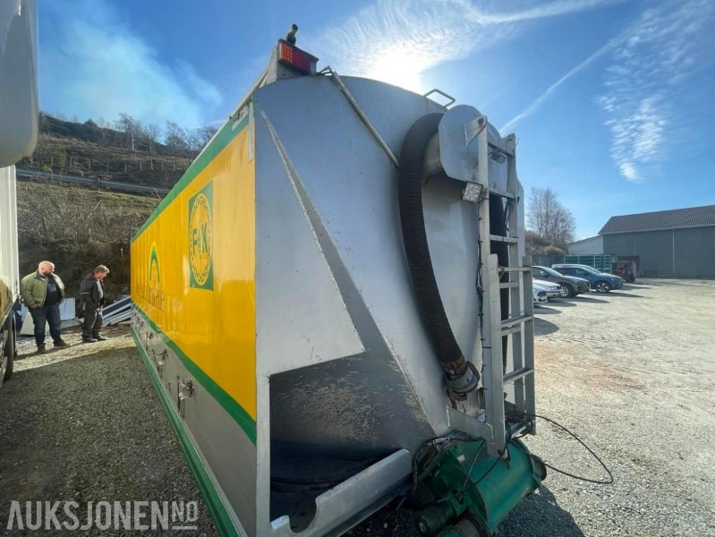 2005 Tank til mel og korn - Bulk-transport - 35 000 liter - Tipp kydraulikk - 7 rom - Kamera - Sluser - Hjelperamme. - Xe tải: hình 4 2005 Tank til mel og korn - Bulk-transport - 35 000 liter - Tipp kydraulikk - 7 rom - Kamera - Sluser - Hjelperamme. - Xe tải: hình 4