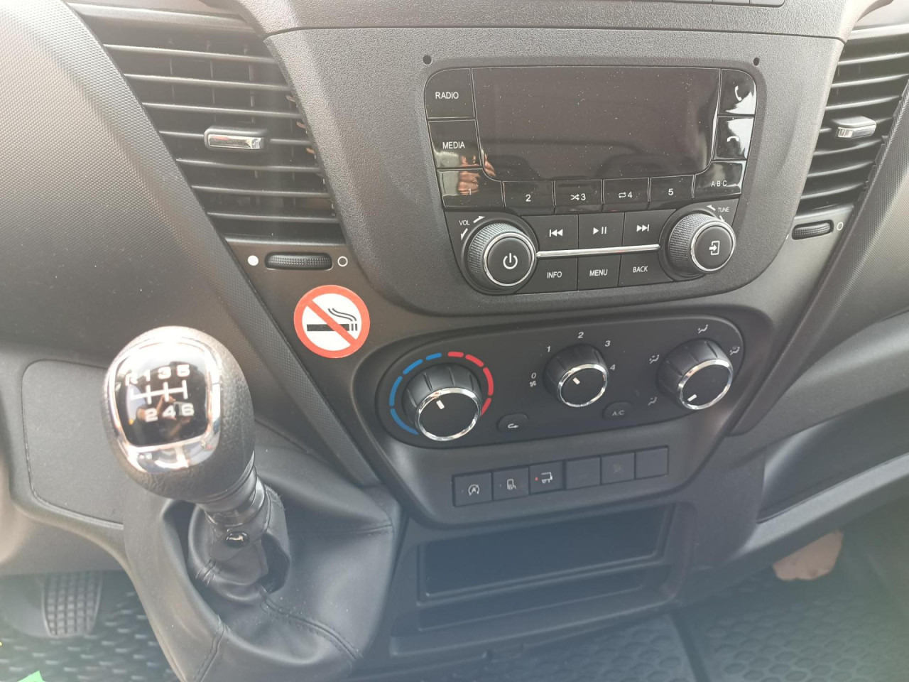 IVECO Daily 35C16H - Xe tải nhỏ thùng kín: hình 4 IVECO Daily 35C16H - Xe tải nhỏ thùng kín: hình 4