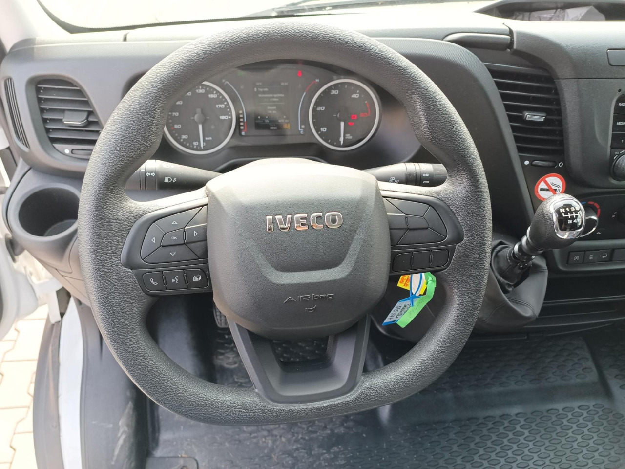 IVECO Daily 35C16H - Xe tải nhỏ thùng kín: hình 2 IVECO Daily 35C16H - Xe tải nhỏ thùng kín: hình 2