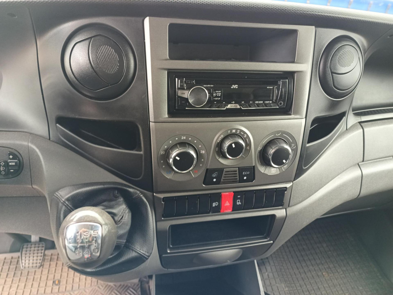 IVECO Daily nicht vorhanden - Xe tải nhỏ thùng kín: hình 5 IVECO Daily nicht vorhanden - Xe tải nhỏ thùng kín: hình 5