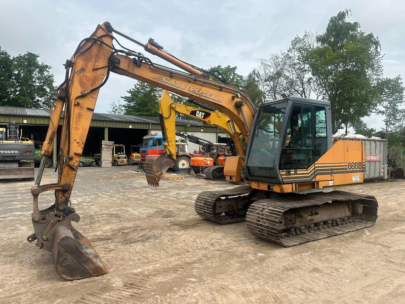 Case 688 B 16 ton - Máy xúc bánh xích: hình 1 Case 688 B 16 ton - Máy xúc bánh xích: hình 1