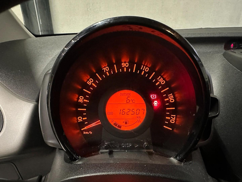 Peugeot 108 1.0 e-VTi Envy - Recent APK - Airco - 5 deurs - Metallic - Hatchback: hình 5 Peugeot 108 1.0 e-VTi Envy - Recent APK - Airco - 5 deurs - Metallic - Hatchback: hình 5