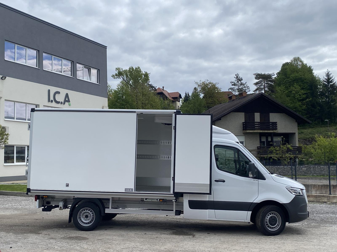 MERCEDES BENZ SPRINTER 317 CDI | DOPPELREGIME TIEFKÜHLKOFFER + BACKSLEEPER - Xe van đông lạnh: hình 4 MERCEDES BENZ SPRINTER 317 CDI | DOPPELREGIME TIEFKÜHLKOFFER + BACKSLEEPER - Xe van đông lạnh: hình 4