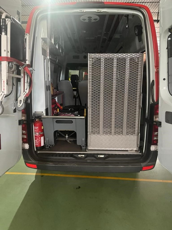 MERCEDES BENZ AMBULANCE FOR DYSABLED PEOPLE Sprinter 313 CDI(15 units) - Xe cứu thương: hình 3 MERCEDES BENZ AMBULANCE FOR DYSABLED PEOPLE Sprinter 313 CDI(15 units) - Xe cứu thương: hình 3