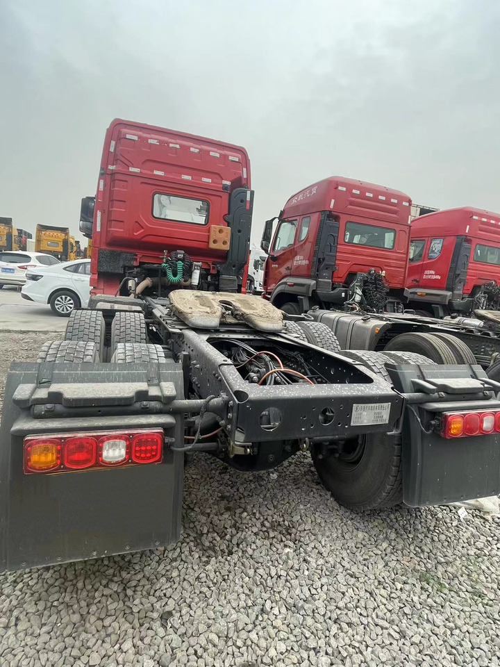 Shacman Slightly Used X3000 X5000 (6*4) Semi Truck Head Tractor Head Tipper Head - Xe đầu kéo: hình 4 Shacman Slightly Used X3000 X5000 (6*4) Semi Truck Head Tractor Head Tipper Head - Xe đầu kéo: hình 4