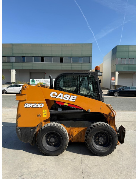 Case SR210 - Máy xúc lật bánh lốp: hình 4 Case SR210 - Máy xúc lật bánh lốp: hình 4
