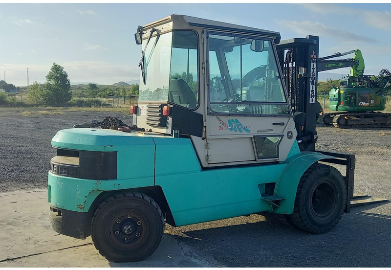 Mitsubishi FD50 - Xe nâng diesel: hình 5 Mitsubishi FD50 - Xe nâng diesel: hình 5