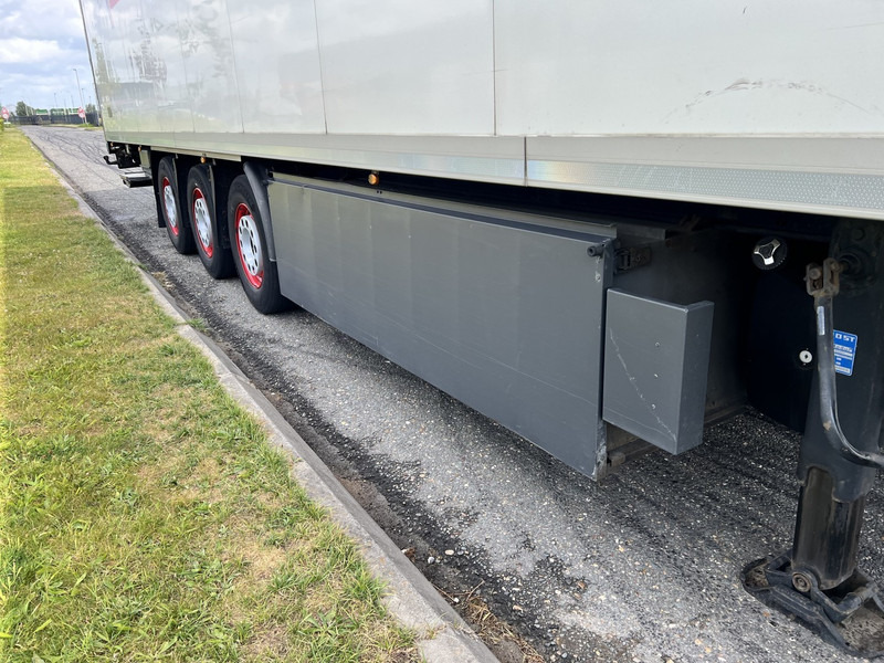 Kögel 3 - assige koeloplegger Carrier vector 1550 - Sơ mi rơ moóc đông lạnh: hình 4 Kögel 3 - assige koeloplegger Carrier vector 1550 - Sơ mi rơ moóc đông lạnh: hình 4