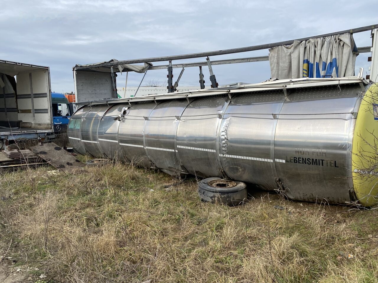 Magyar REZERVOR CISTERNA INOX ALIMENTAR in stare buna - Container bồn: hình 1 Magyar REZERVOR CISTERNA INOX ALIMENTAR in stare buna - Container bồn: hình 1