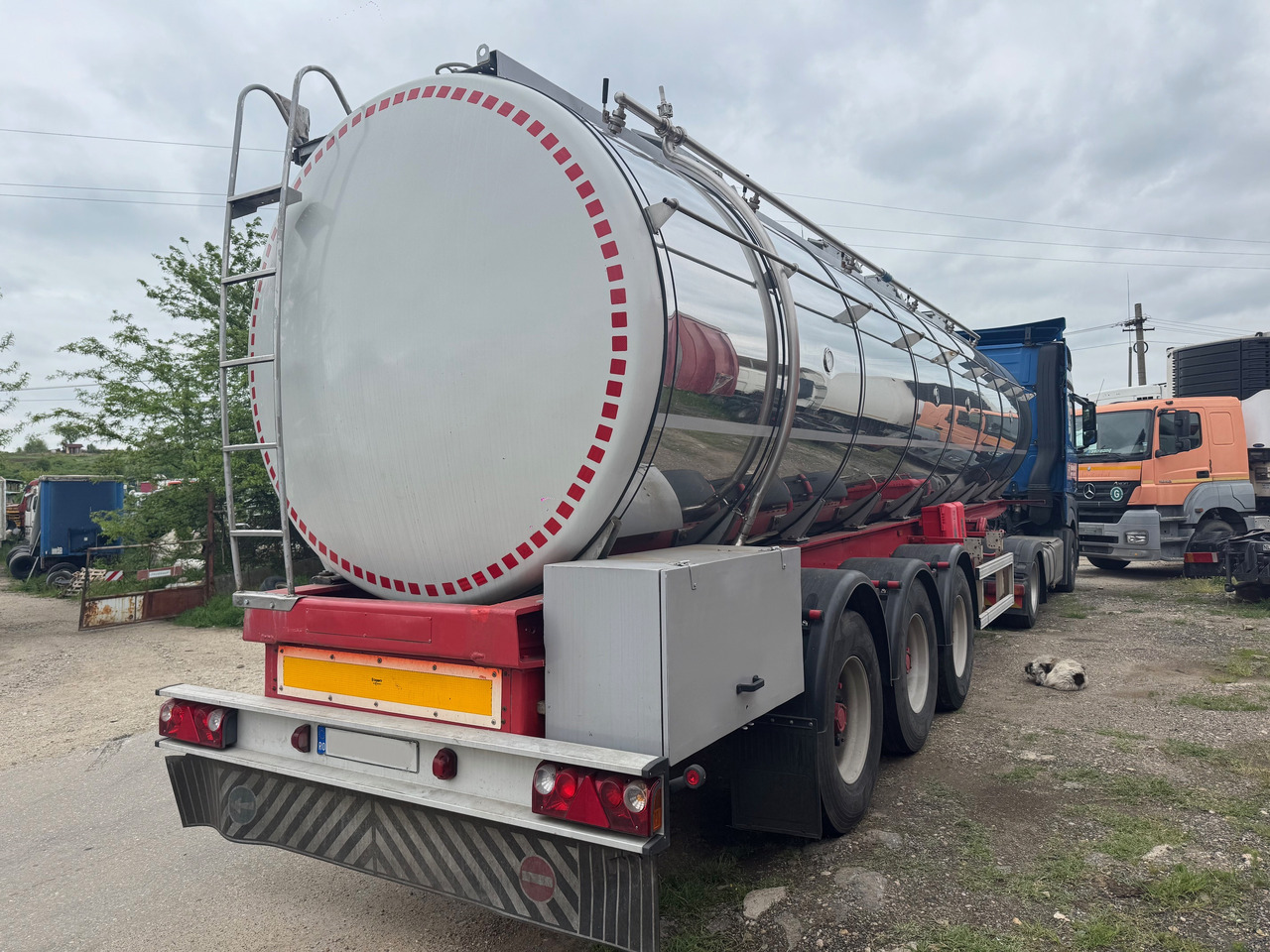 Menci Transport lichide ALIMENTARE - Sơ mi rơ moóc bồn: hình 5 Menci Transport lichide ALIMENTARE - Sơ mi rơ moóc bồn: hình 5
