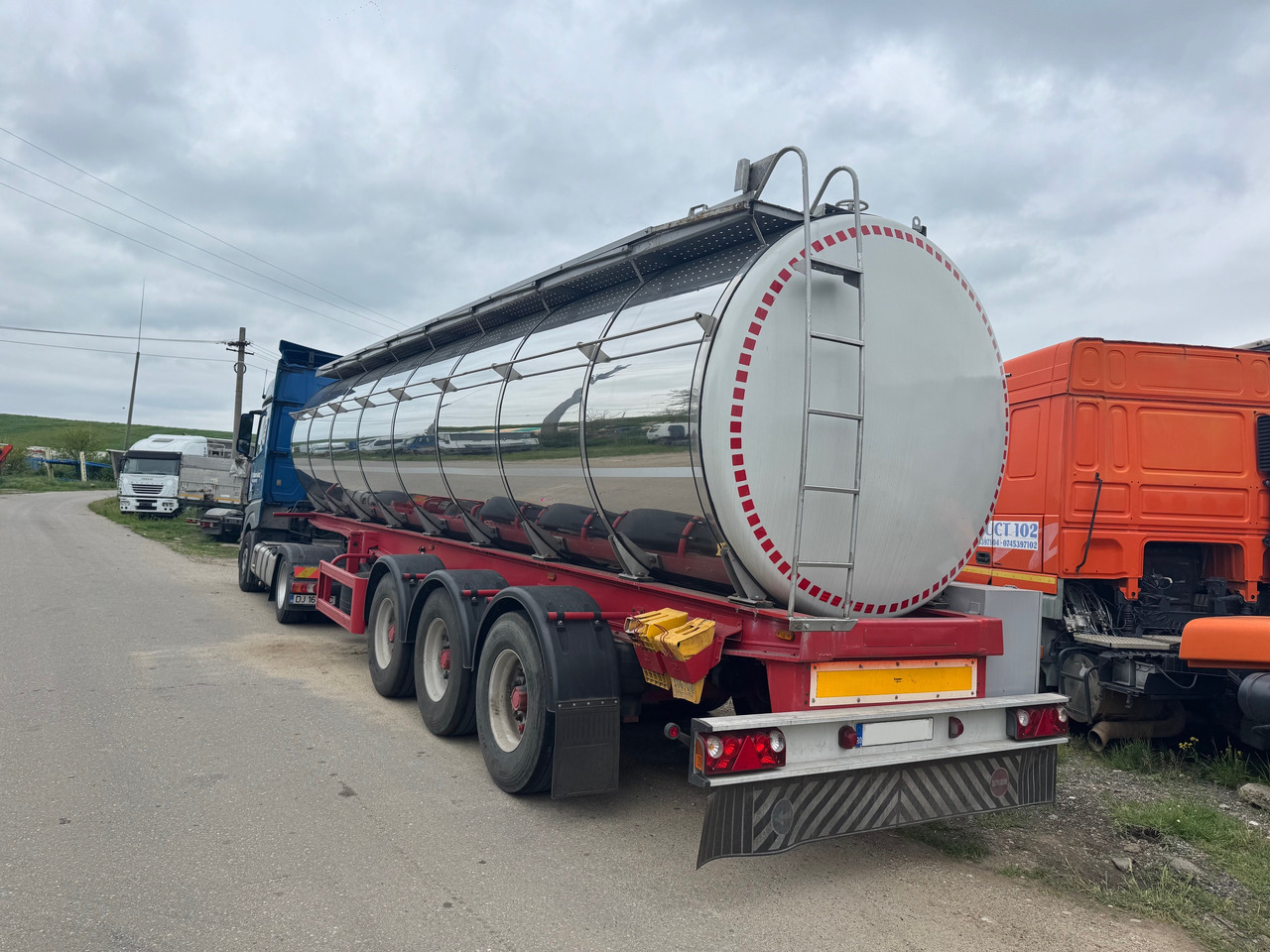 Menci Transport lichide ALIMENTARE - Sơ mi rơ moóc bồn: hình 3 Menci Transport lichide ALIMENTARE - Sơ mi rơ moóc bồn: hình 3