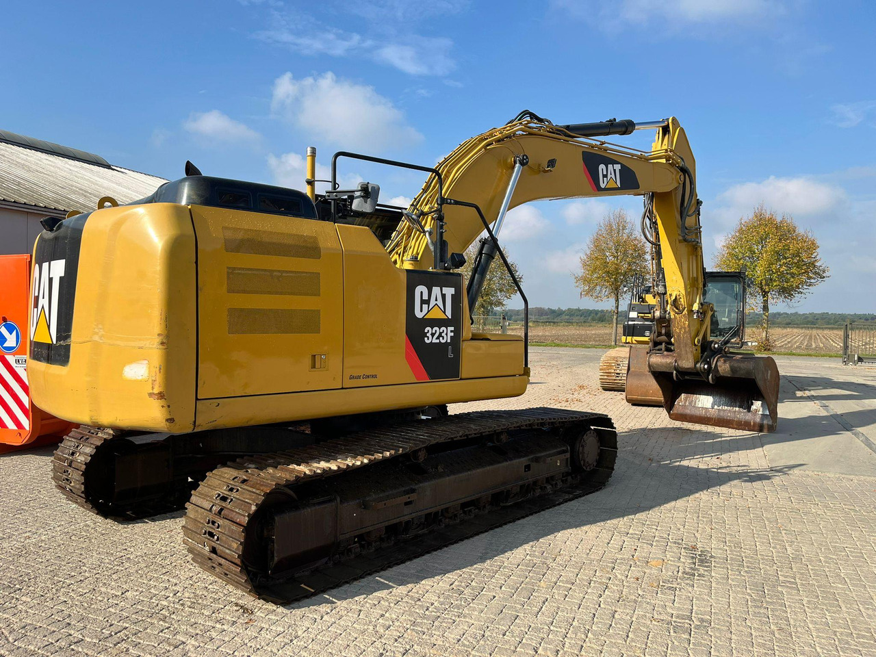 Caterpillar 323FL - Máy xúc bánh xích: hình 3 Caterpillar 323FL - Máy xúc bánh xích: hình 3