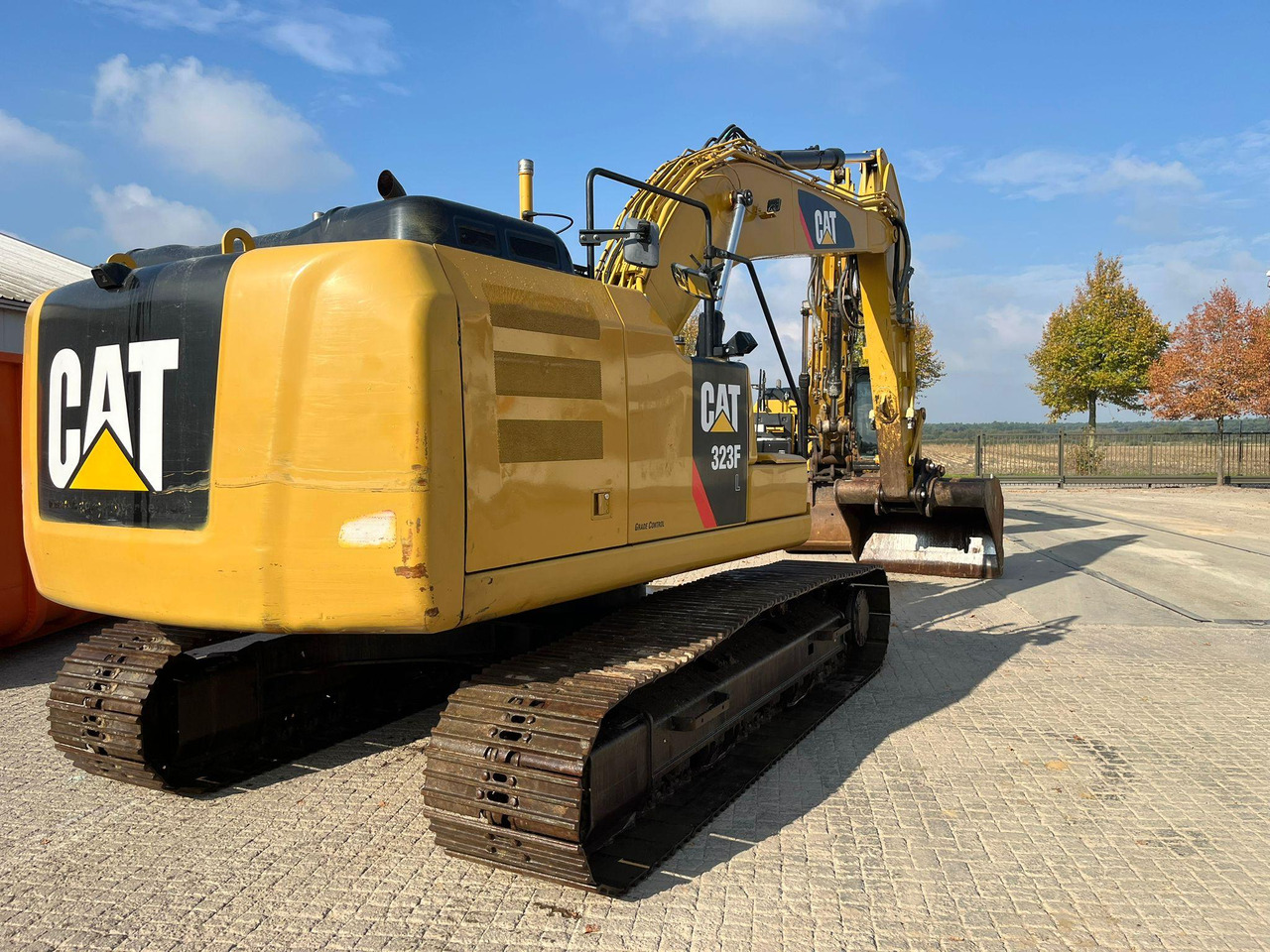 Caterpillar 323FL - Máy xúc bánh xích: hình 1 Caterpillar 323FL - Máy xúc bánh xích: hình 1