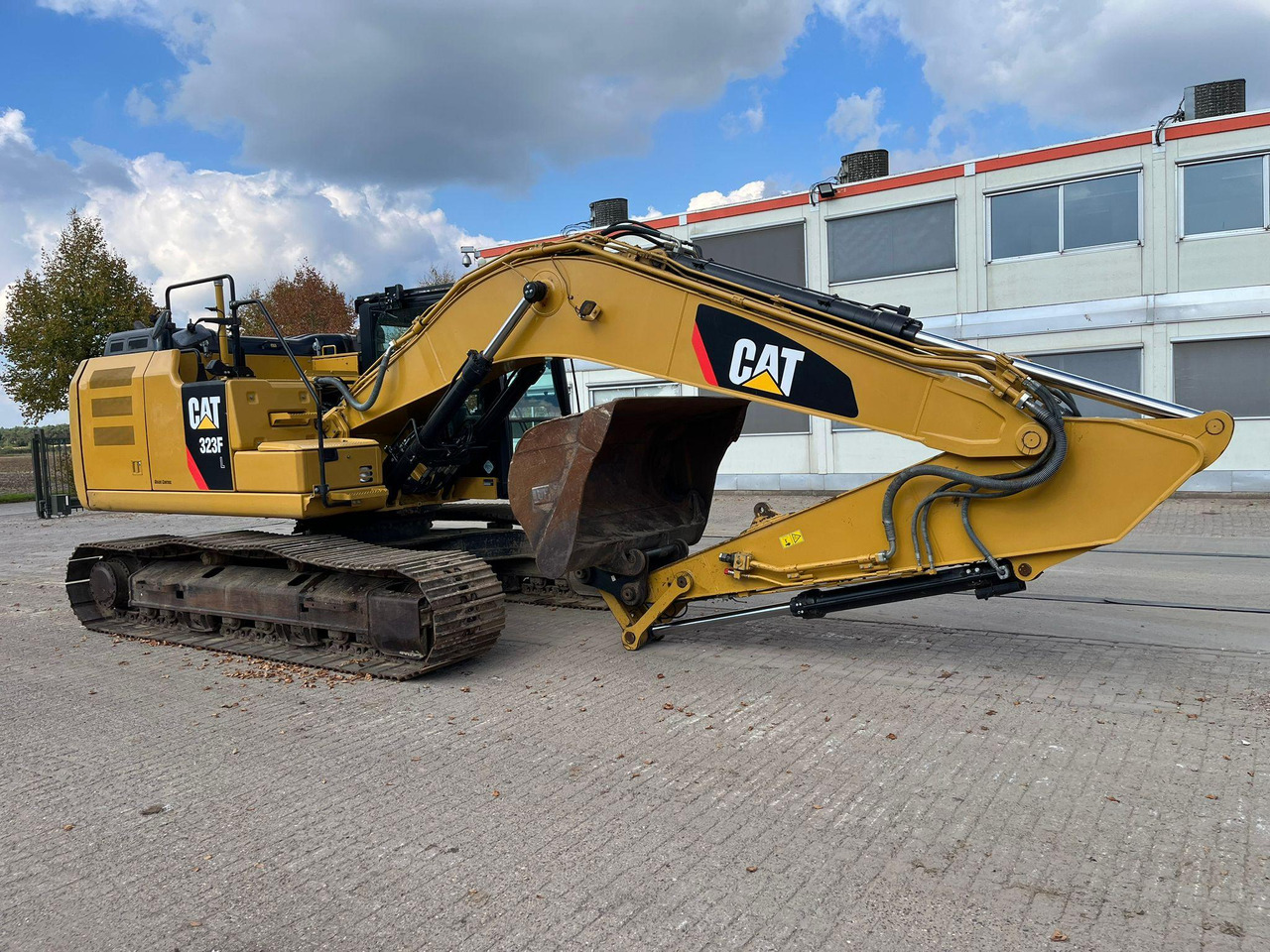 Caterpillar 323FL - Máy xúc bánh xích: hình 4 Caterpillar 323FL - Máy xúc bánh xích: hình 4