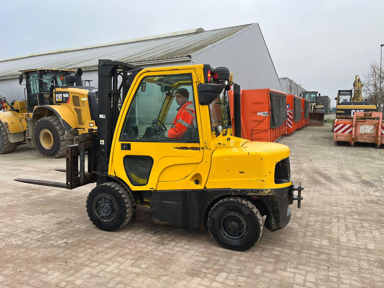Hyster H4.5 - Xe nâng diesel: hình 2 Hyster H4.5 - Xe nâng diesel: hình 2