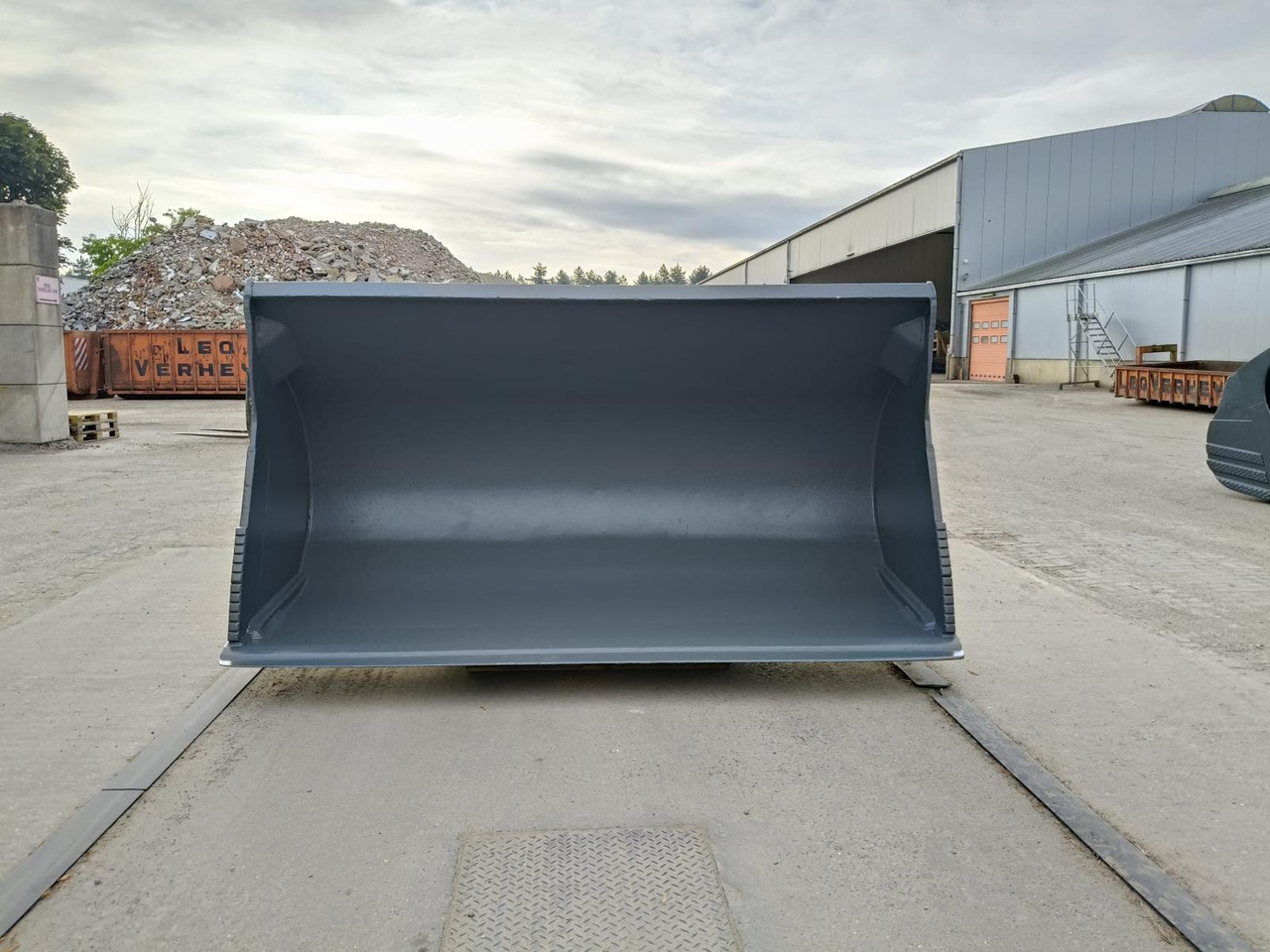 Volvo L150 - Gầu xúc lật: hình 3 Volvo L150 - Gầu xúc lật: hình 3