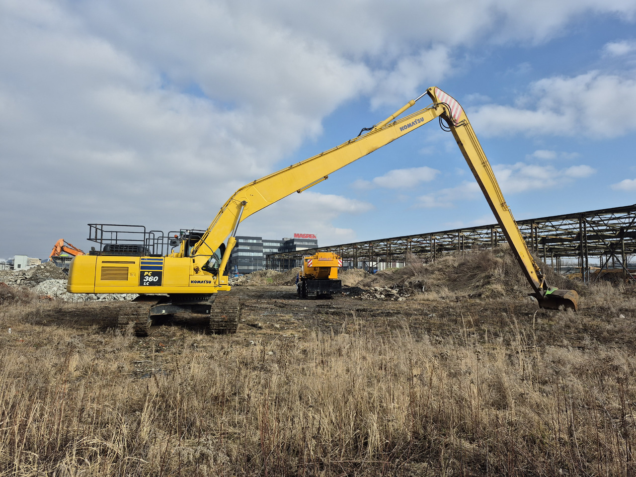 KOMATSU PC360LC 10 - Máy xúc bánh xích: hình 2 KOMATSU PC360LC 10 - Máy xúc bánh xích: hình 2