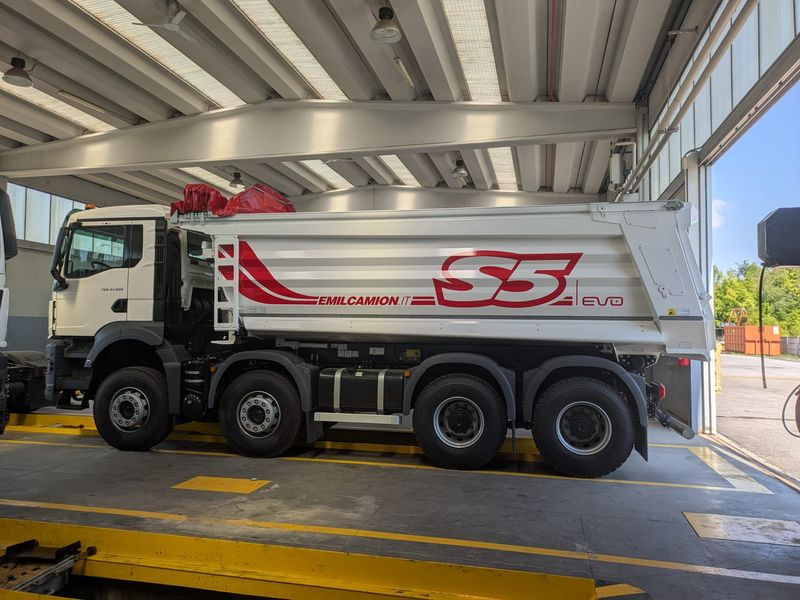 CAMION RIBALTABILE 4 ASSI 520 hp VASCA S5 NUOVO MAN TGS 41.520 8x4 BB CH - Xe ben: hình 2 CAMION RIBALTABILE 4 ASSI 520 hp VASCA S5 NUOVO MAN TGS 41.520 8x4 BB CH - Xe ben: hình 2