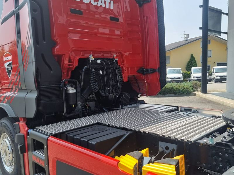 TRATTORE STRADALE MAN TGX 520hp DUCATI EDITION TGX 18.520 4x2 LL SA - Xe đầu kéo: hình 5 TRATTORE STRADALE MAN TGX 520hp DUCATI EDITION TGX 18.520 4x2 LL SA - Xe đầu kéo: hình 5