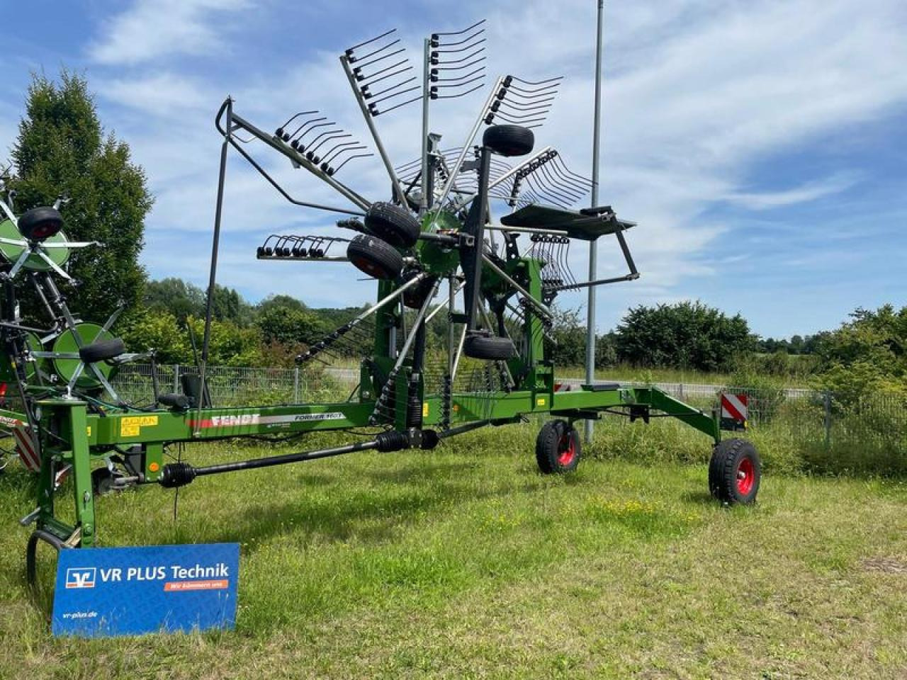 Fendt FORMER 1603 AKTION - Dàn trải/ Cào: hình 1 Fendt FORMER 1603 AKTION - Dàn trải/ Cào: hình 1