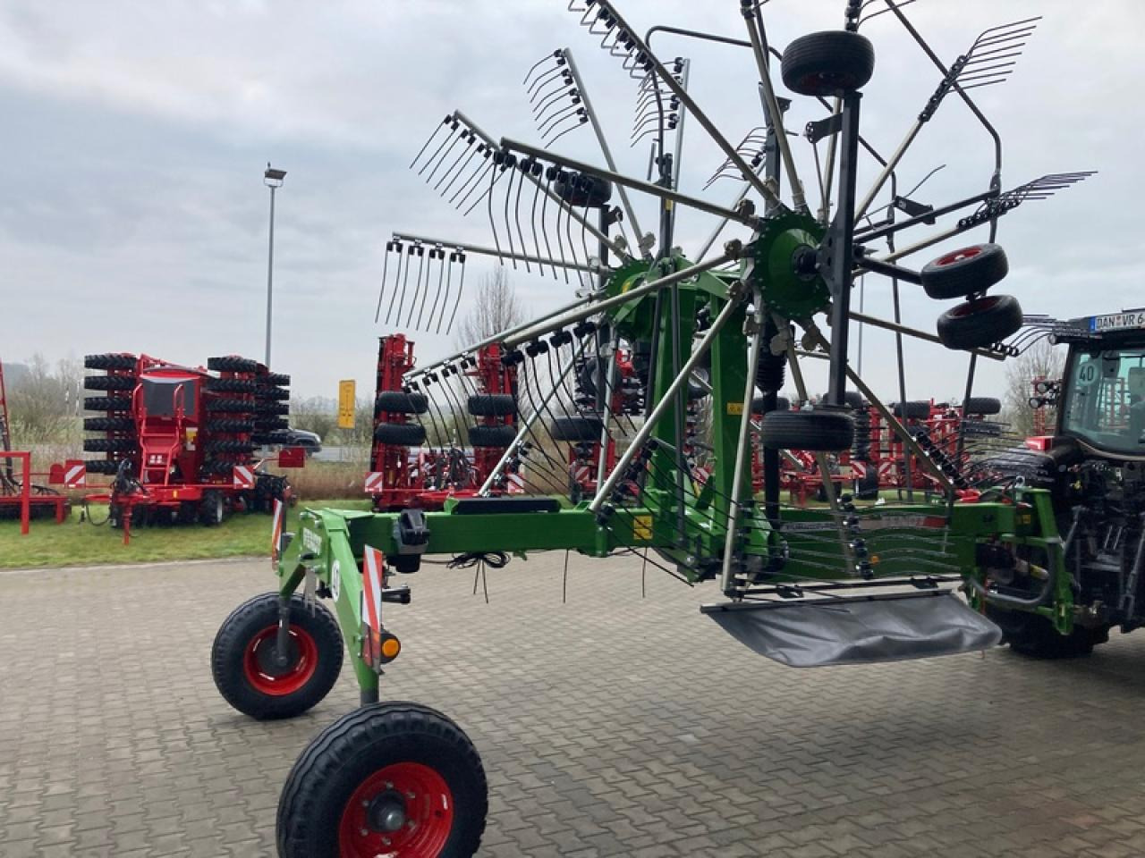 Fendt FORMER 880 MITTELSCHWADER - Dàn trải/ Cào: hình 3 Fendt FORMER 880 MITTELSCHWADER - Dàn trải/ Cào: hình 3