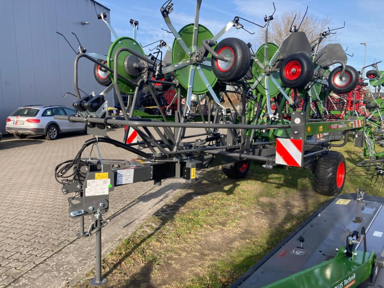 Fendt LOTUS 1020 T - Dàn trải/ Cào: hình 4 Fendt LOTUS 1020 T - Dàn trải/ Cào: hình 4