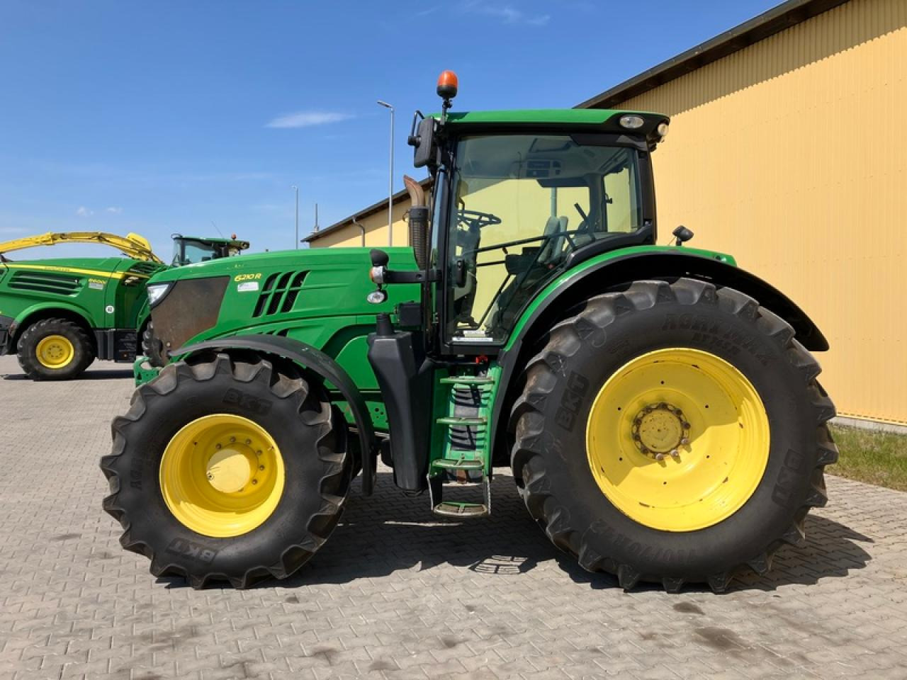 John Deere 6210R AUTOPOWER - Máy cày: hình 2 John Deere 6210R AUTOPOWER - Máy cày: hình 2