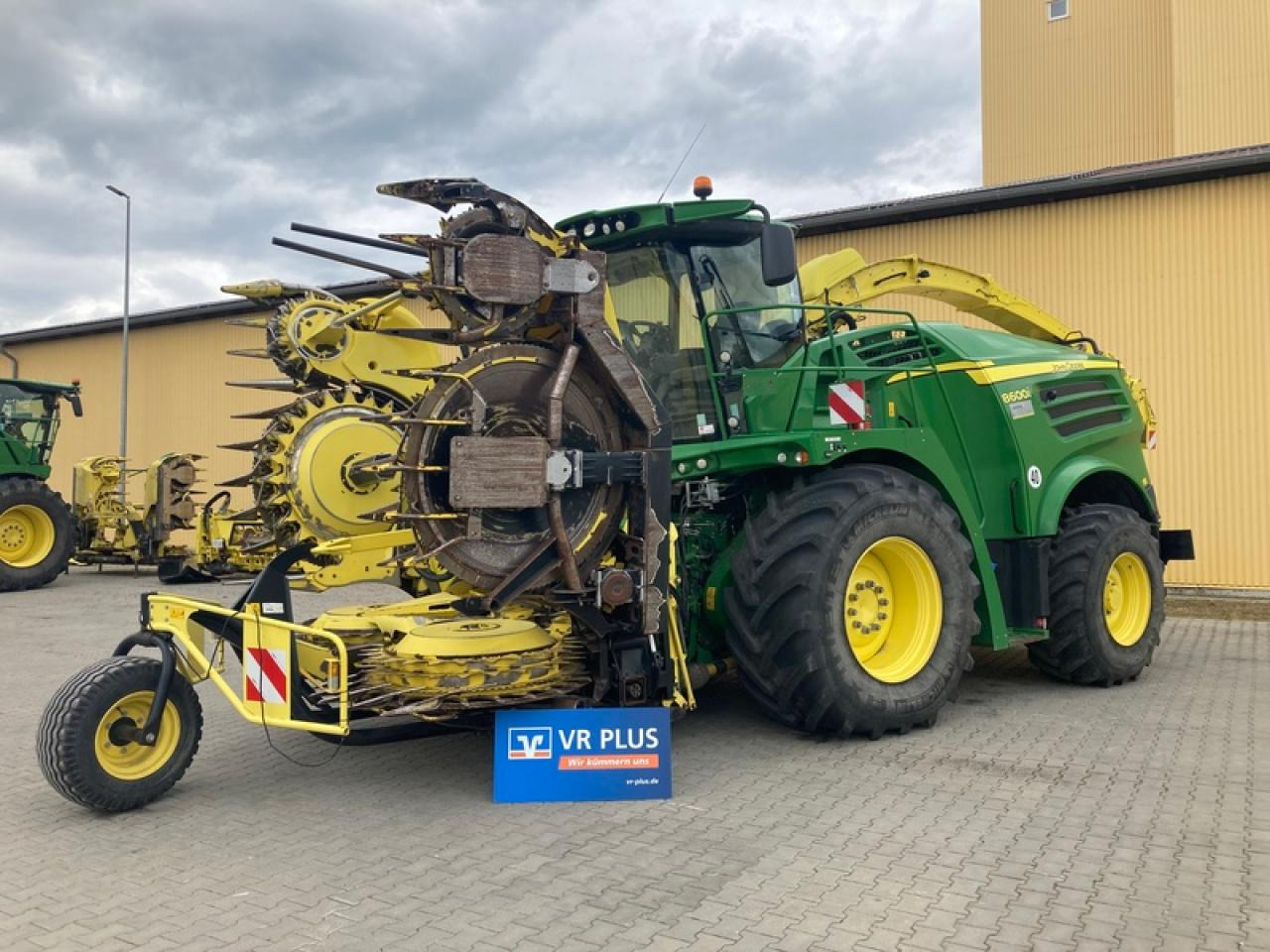John Deere 8600 I - Máy gặt đập thức ăn gia súc: hình 1 John Deere 8600 I - Máy gặt đập thức ăn gia súc: hình 1
