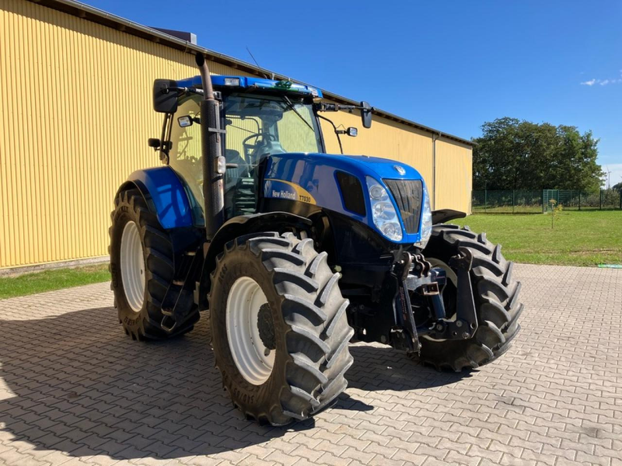 New Holland T7030 // GPS STARFIRE 6000 - Máy cày: hình 4 New Holland T7030 // GPS STARFIRE 6000 - Máy cày: hình 4